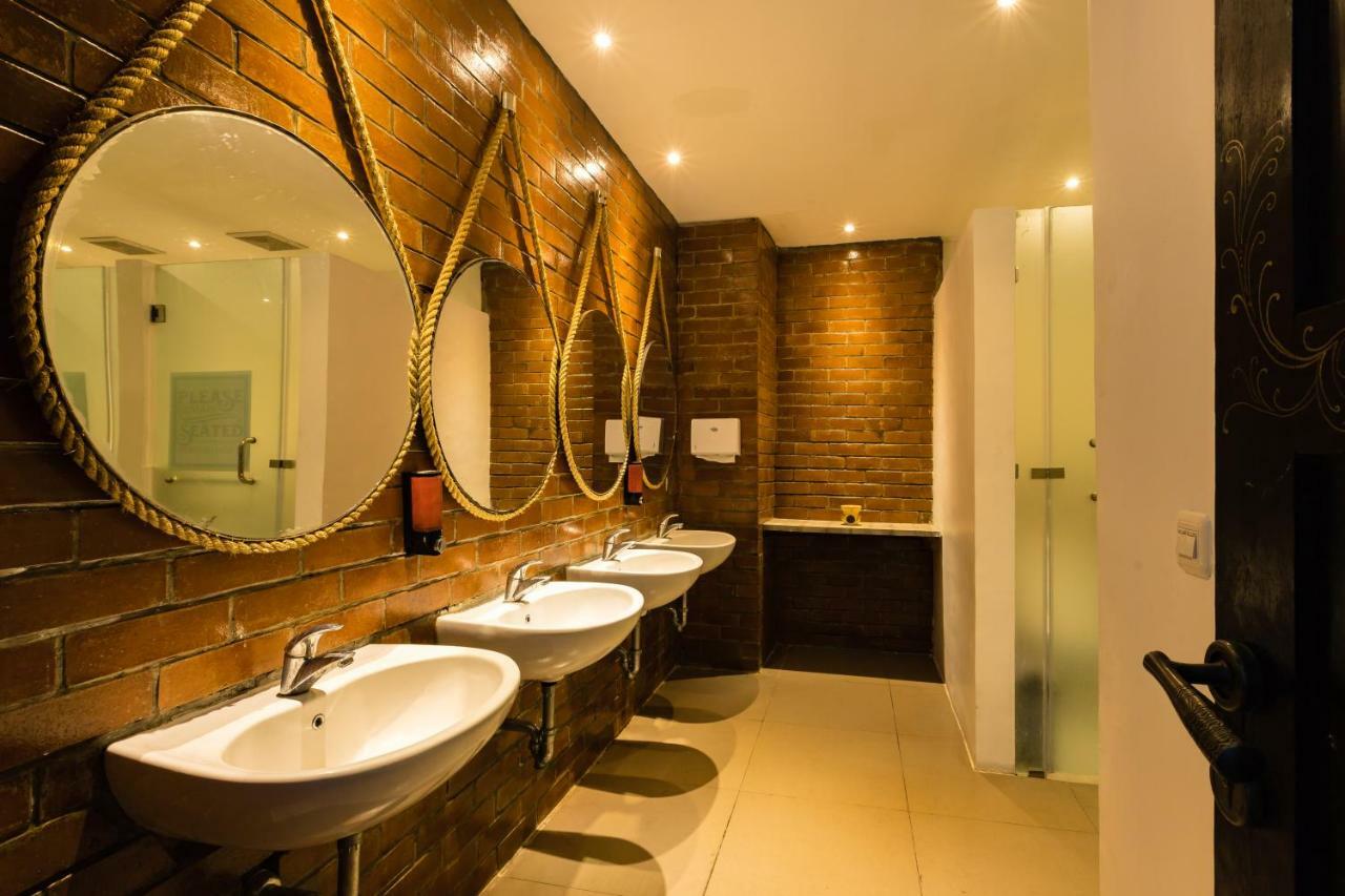 D'Gobers Hostel Seminyak By Gumilang Hospitality ภายนอก รูปภาพ